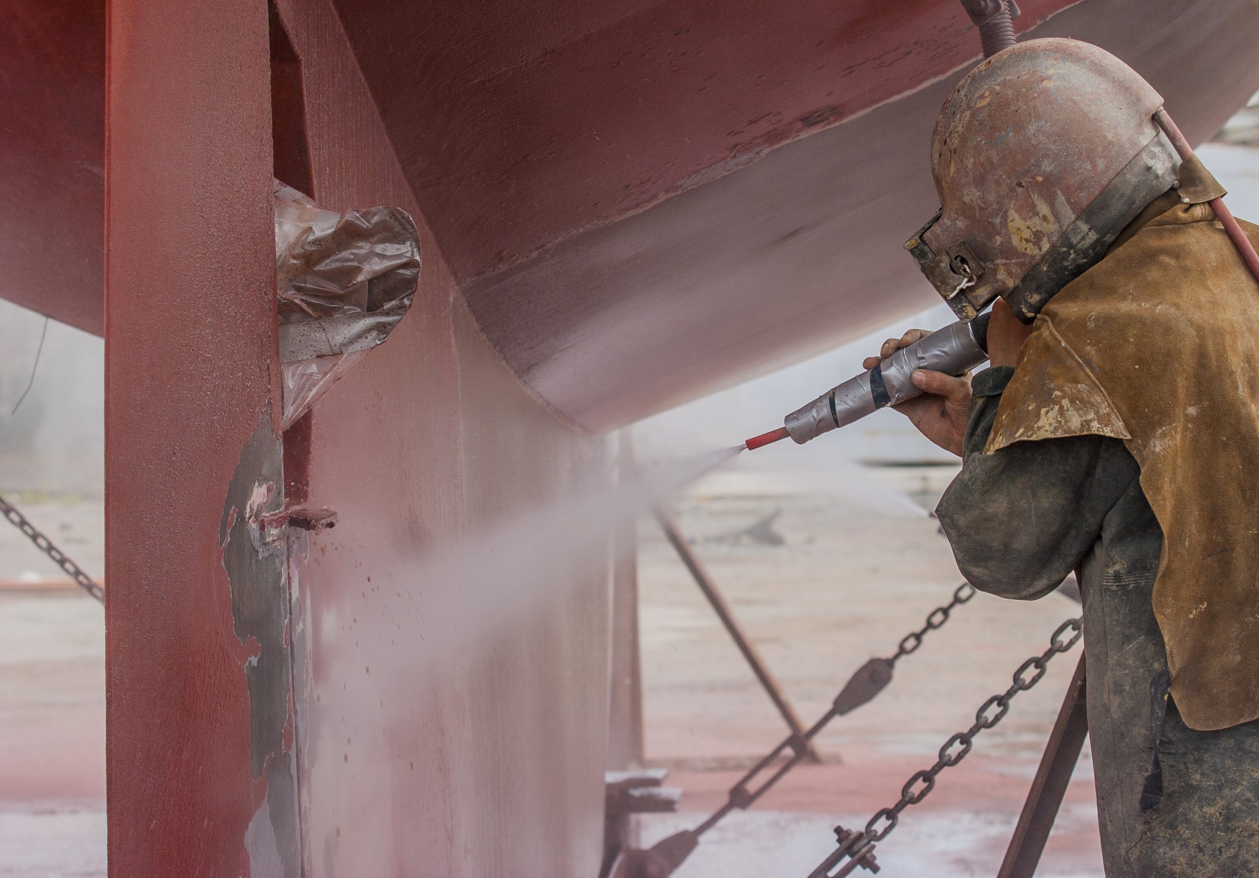 Vapor Blasting worker sandblasting ship hull for maintenance and 2026 01 07 07 32 32 utc scaled